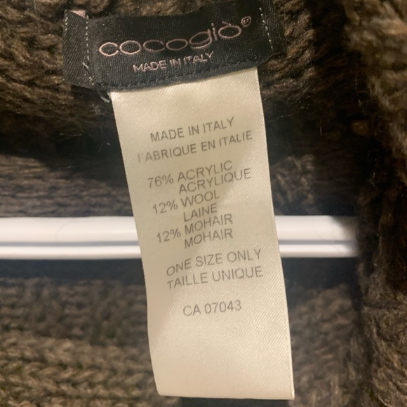 Cocogio Cable Knit Poncho - One Size - Picture 2 of 2